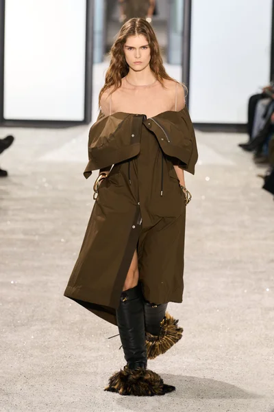 Look 17